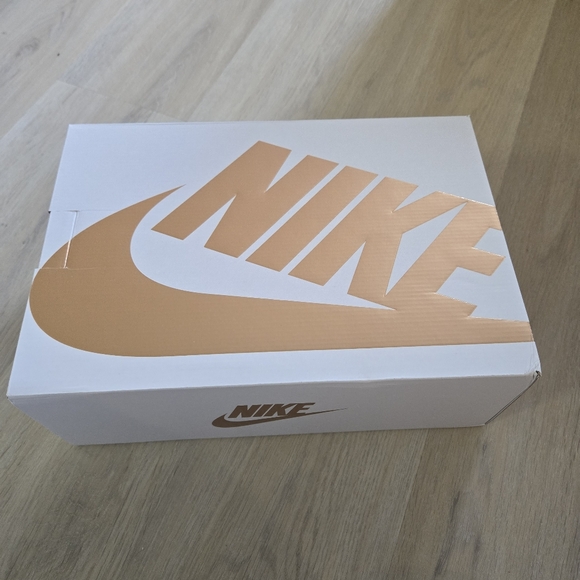 Kyler Murray Retro Dunks - Picture 3 of 16